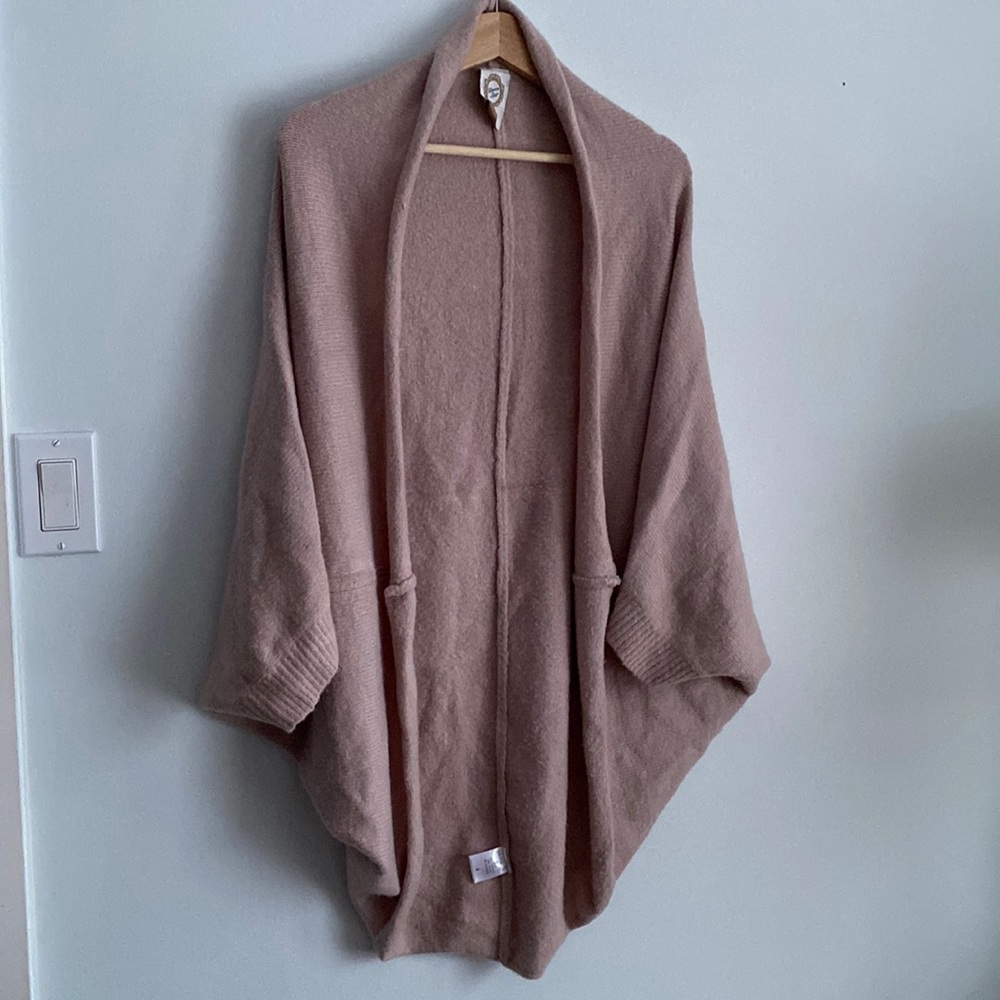 Eleven star batwing short sleeved open front sweater M